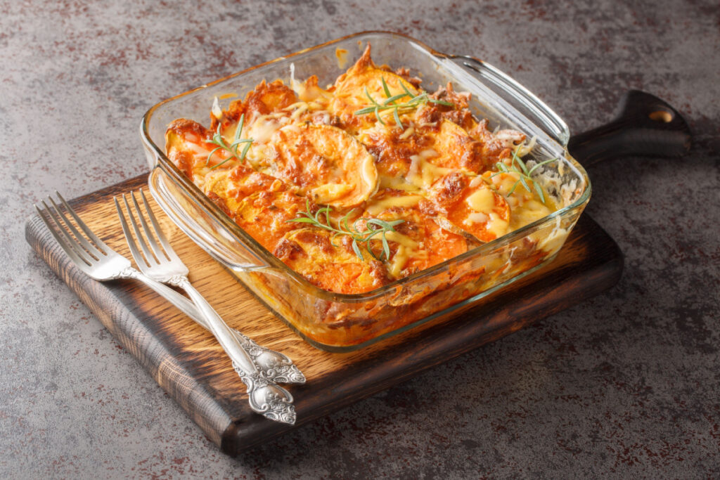 Kartoffelgratin mit Süßkartoffeln Ein cremiges Festmahl