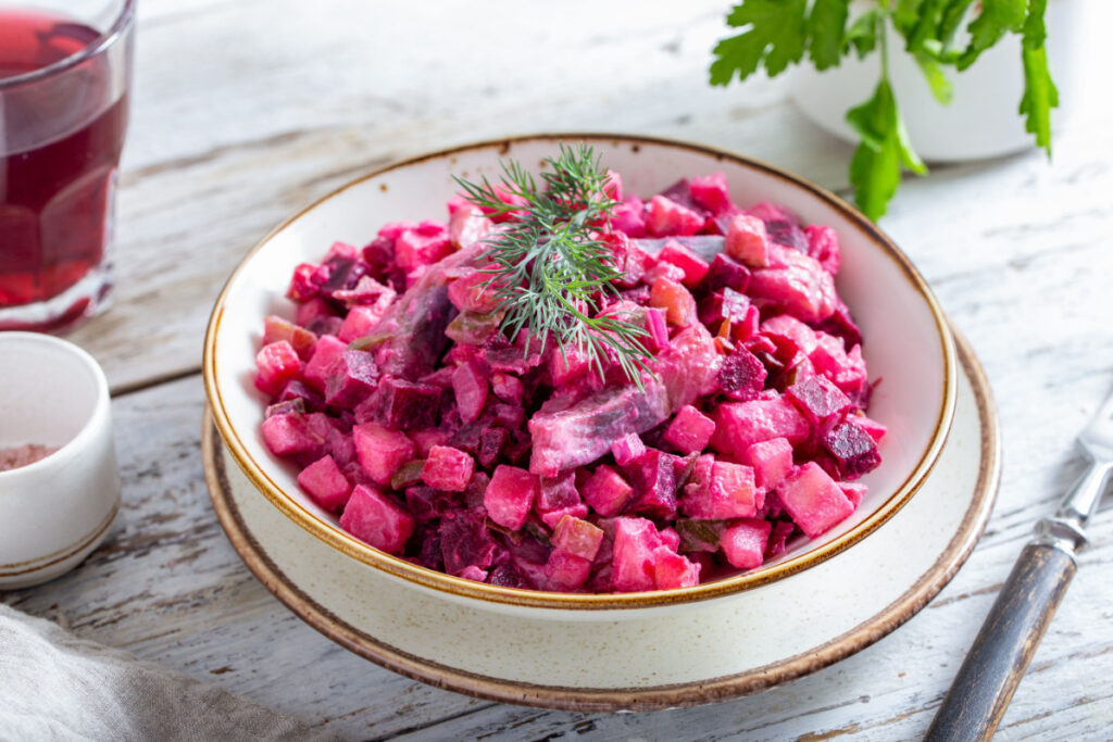 Frisch und herzhaft Rote-Bete-Salat mit Hering