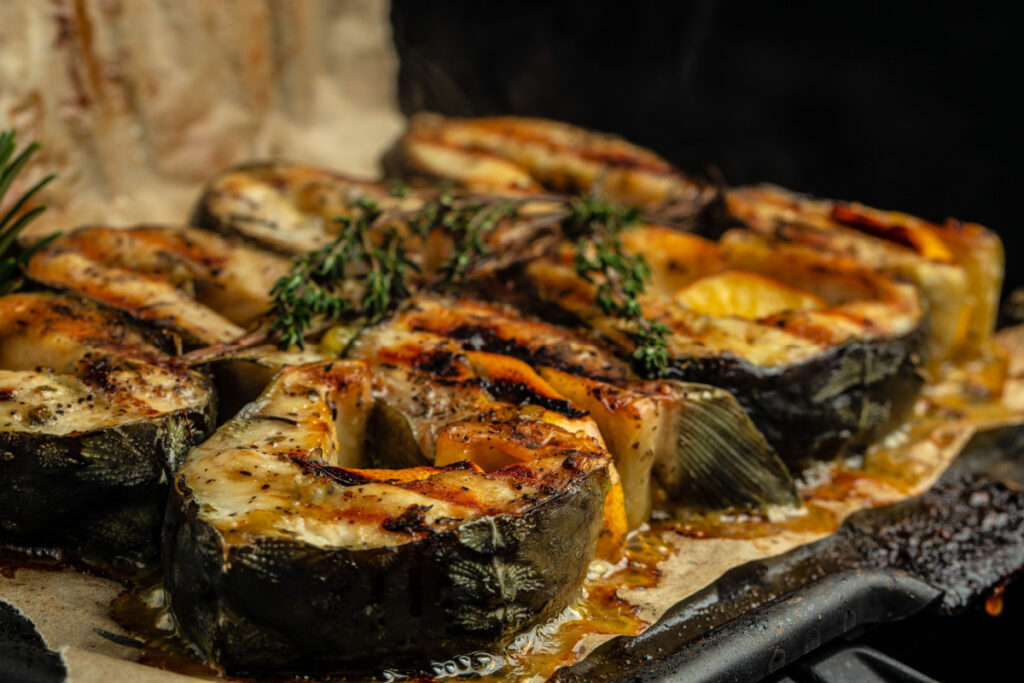 Frisch und aromatisch Karpfen mit Zitronenmarinade