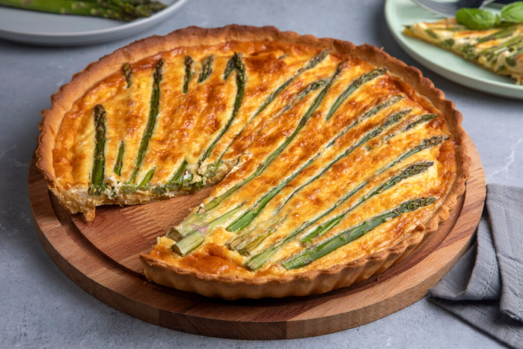 Perfekt für Gäste Spargel-Quiche mit Käse