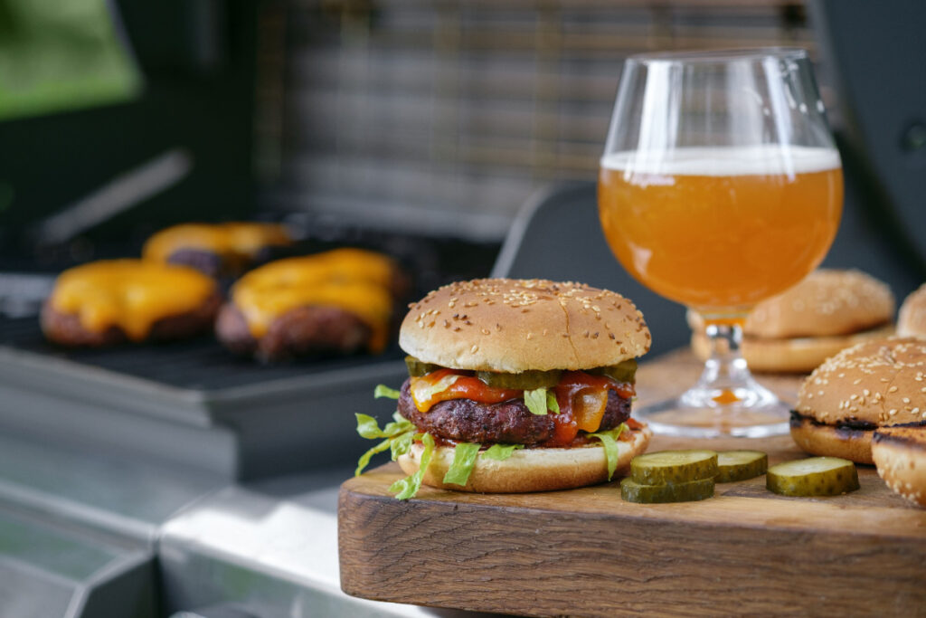 Perfekter BBQ-Genuss Burger vom Grill