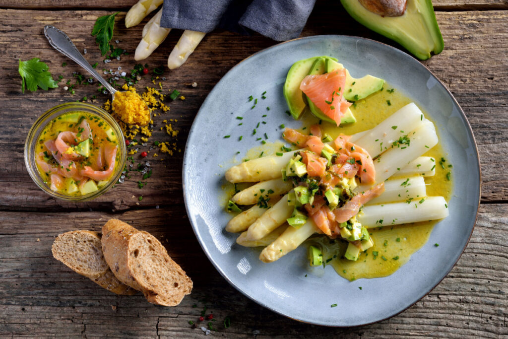Spargel-Highlight Spargel mit Lachstartar