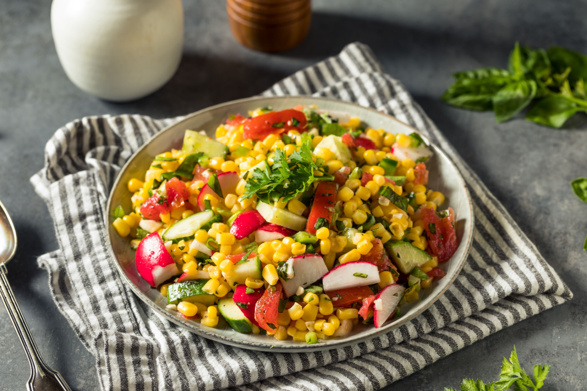 Bunter Sommersalat Der ideale Begleiter für Gegrilltes