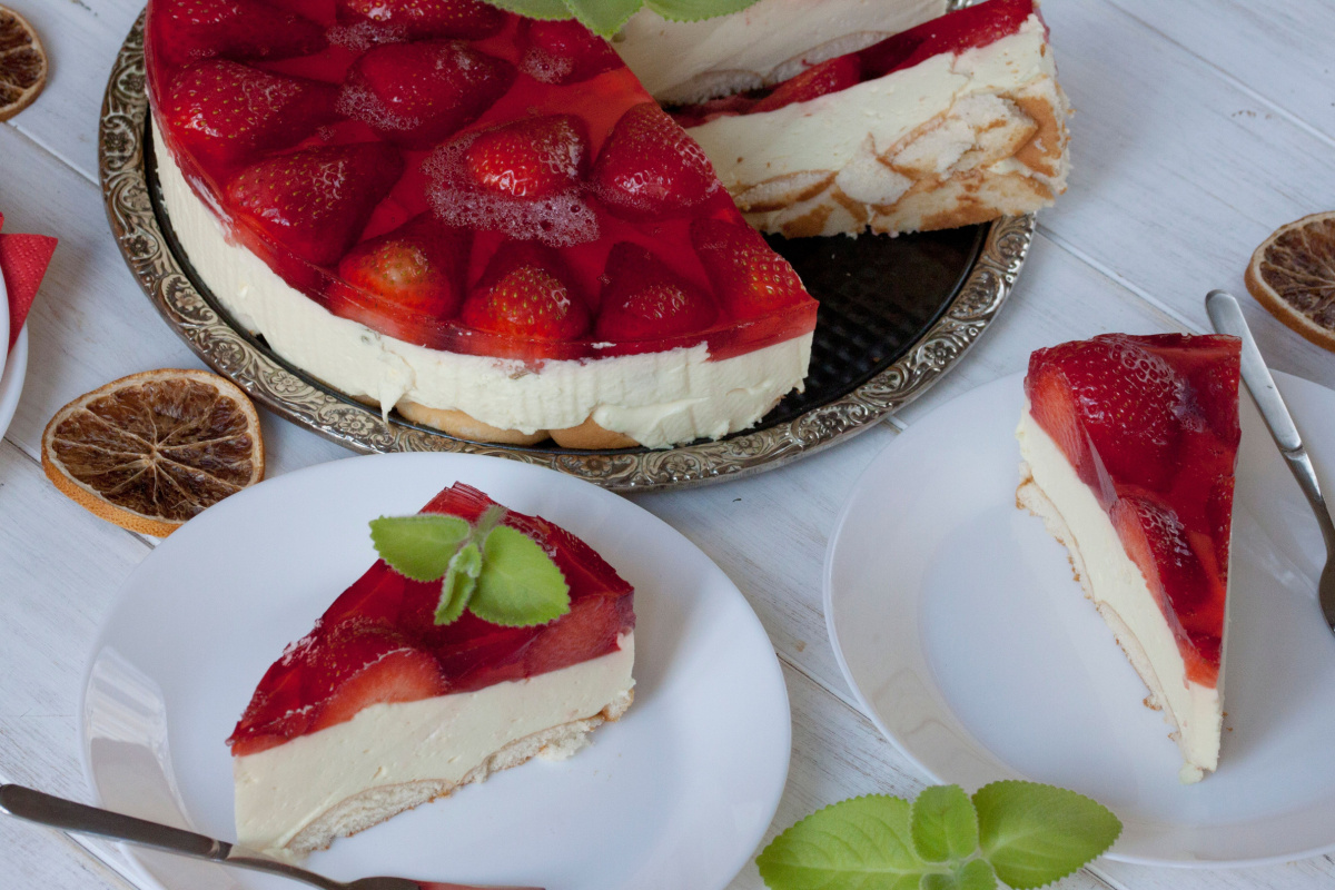 Erdbeerkuchen ohne Backen fruchtig, cremig und unwiderstehlich