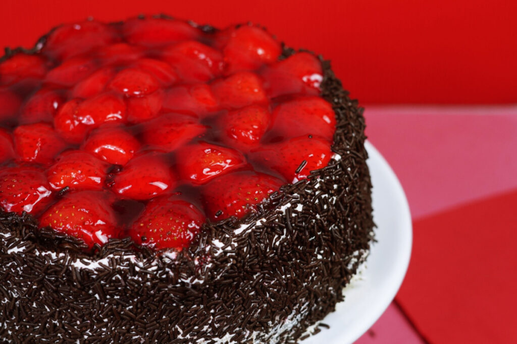 Erdbeertorte Ein cremiger Traum auf drei Schichten