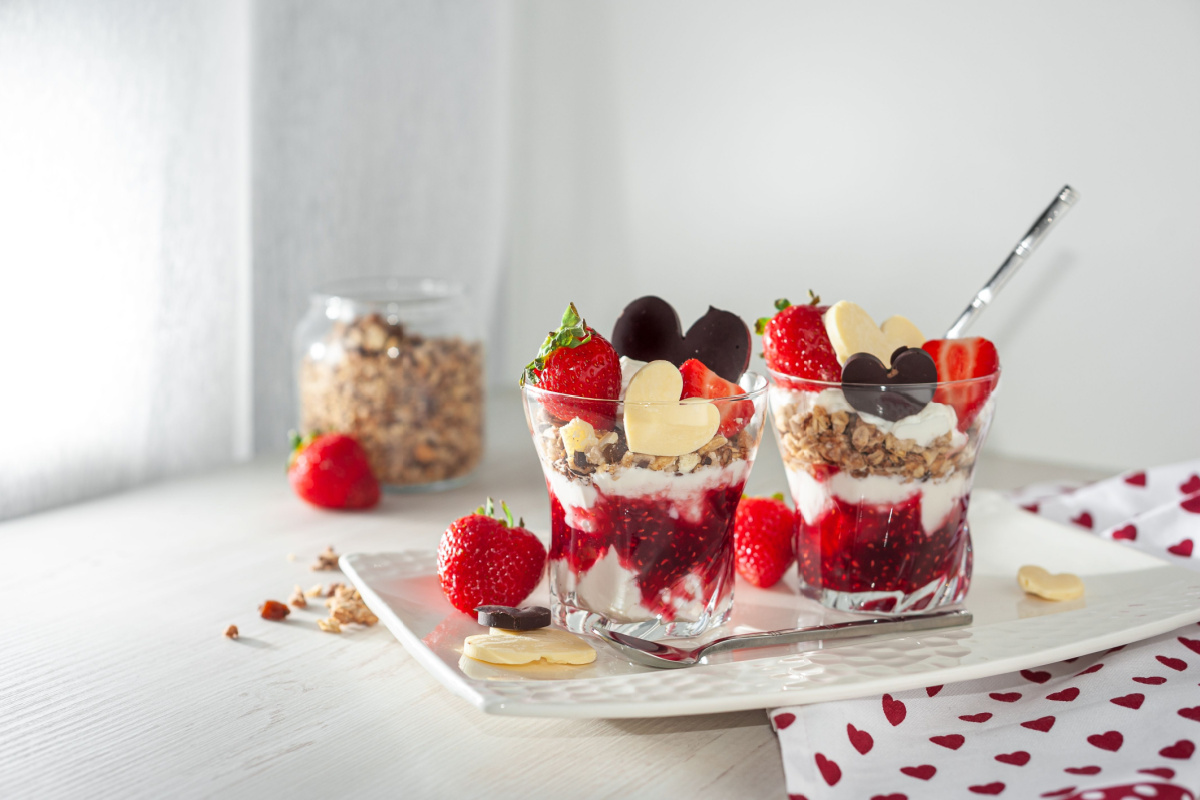 Muttertags-Dessert im Glas Liebe in Schichten