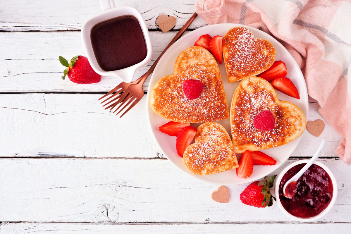 Muttertagsfrühstück mit Liebe Pancakes Herzen