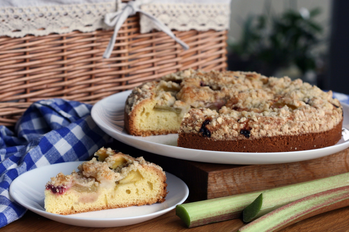 Rhabarber-Streuselkuchen Fruchtig, knusprig, unwiderstehlich