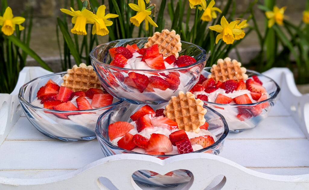 2 Minuten Dessert Quark, Erdbeeren und Schokopaste