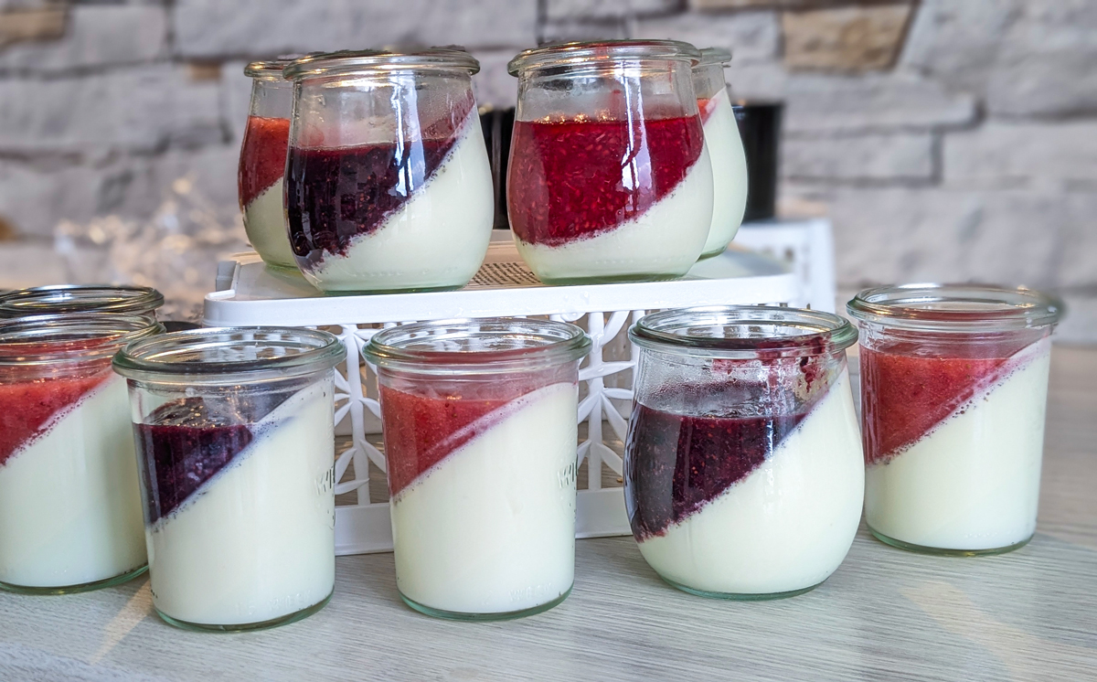 Dessert zum Verlieben Panna Cotta mit Beerencreme