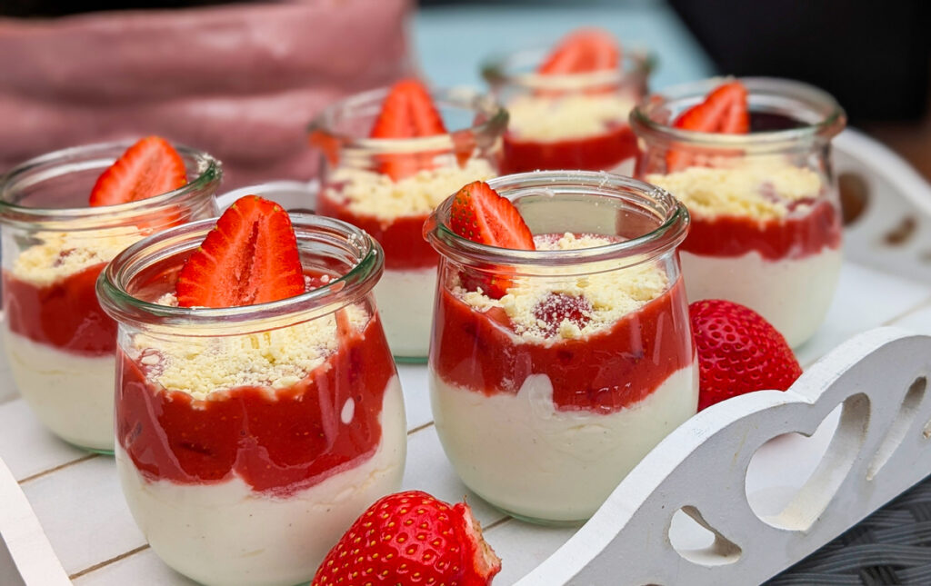 Erdbeer-Dessert wie Spaghettieis Sommer im Glas